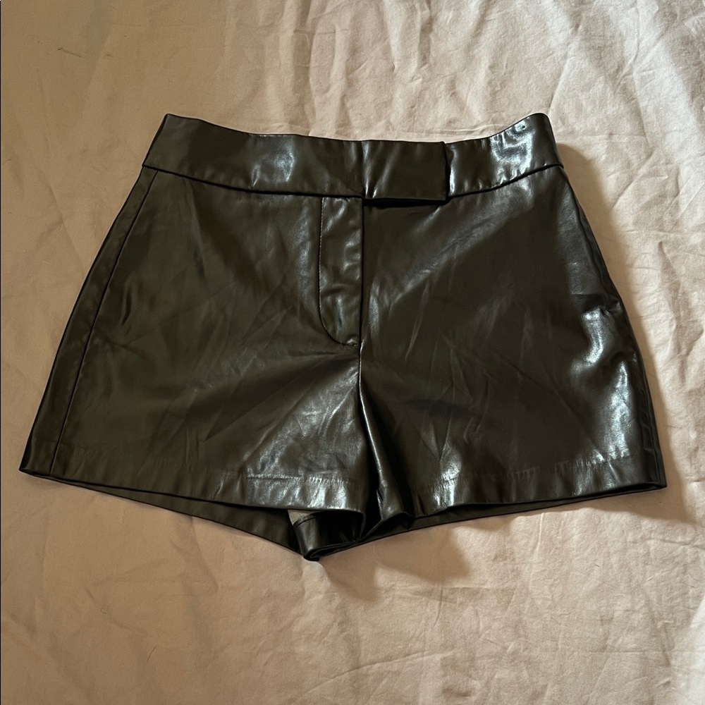 EUC House of Harlow 1960 Faux Leather edgy shorts. Sz. 6. Black